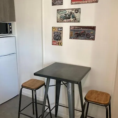 Le Comptoir, Confort, Gare Et Tramway à 4min Hotel *