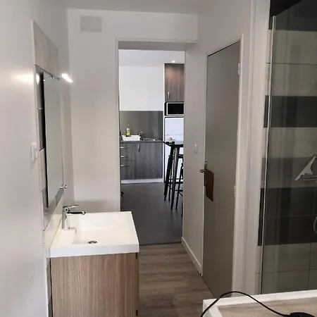 Le Comptoir, Confort, Gare Et Tramway à 4min Hotel